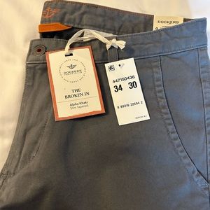 MEN'S DOCKERS ALPHA KHAKI, slim tapered.W34 L30. NWT